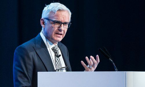 Credit Suisse, Urs Rohner, shareholder backlash, concessions, Tidjane Thiam, bonuses, AGM