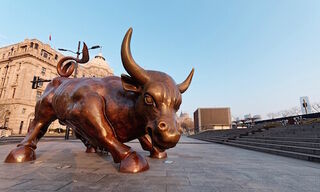 Bronze bull on The Bund in Shanghai (Image: Shutterstock)