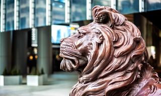 Lion statue at the entrance to the HSBC building in Hong Kong (Image: Shutterstock)