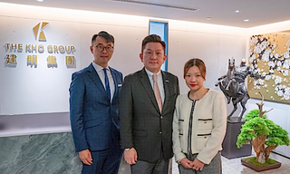 James Fok (left) and Jason Fong (center) (Image: HKSAR government)