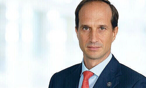 Francesco de Ferrari, AMP, Credit Suisse